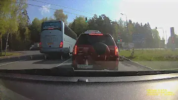 Автобусный беспредел, проезд на красный. Потенциальный убийца?